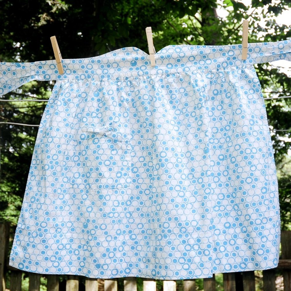 VTG Cotton Hostess Apron Turquoise & White Circles